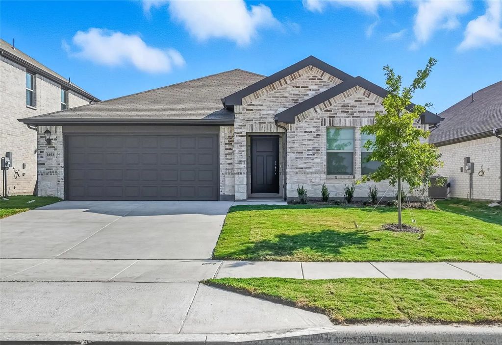 6605 Creek Edge Circle, Fort Worth