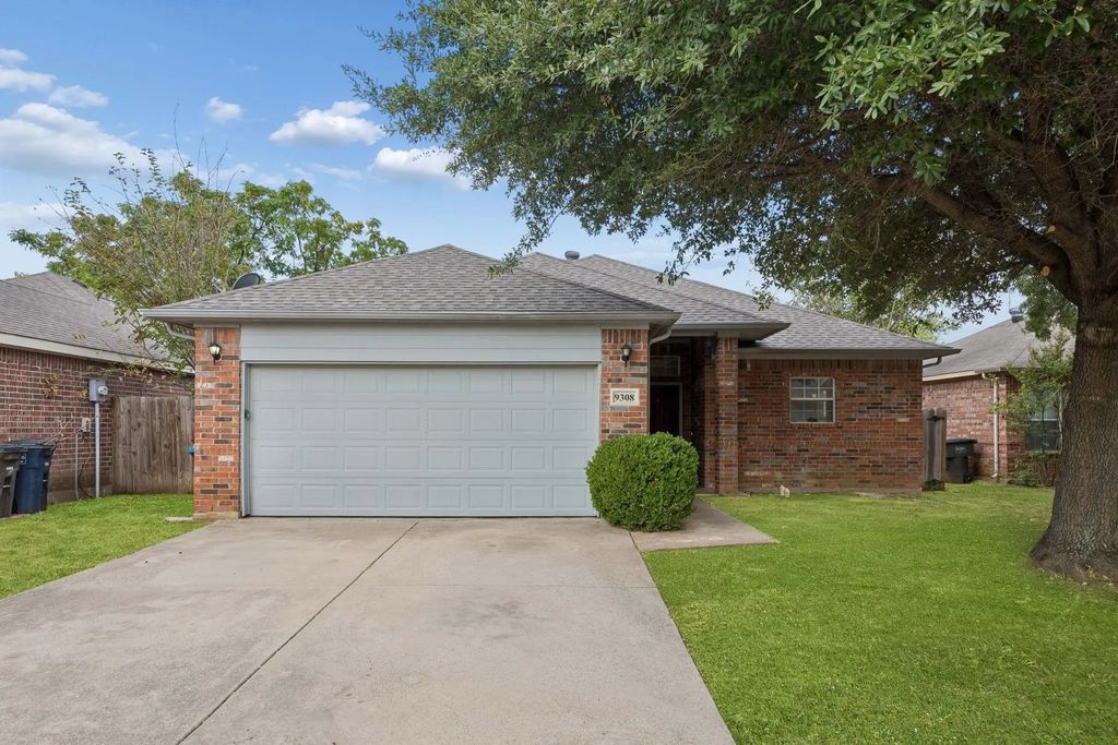 9308 Aubree Court, Fort Worth