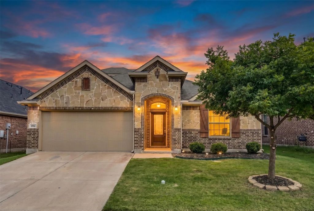 1352 Lake Grove Drive, Little Elm