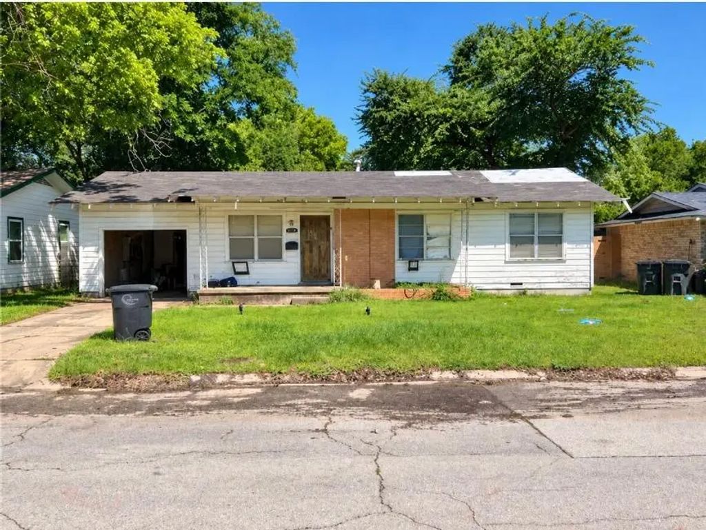 910 Euclid Street, Cleburne