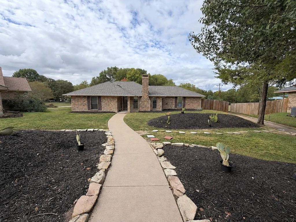 219 N Beltwoods Drive, DeSoto
