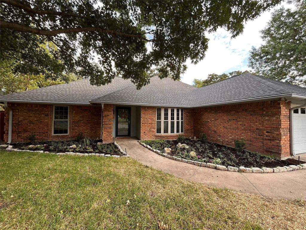 8951 Hialeah Circle N, North Richland Hills