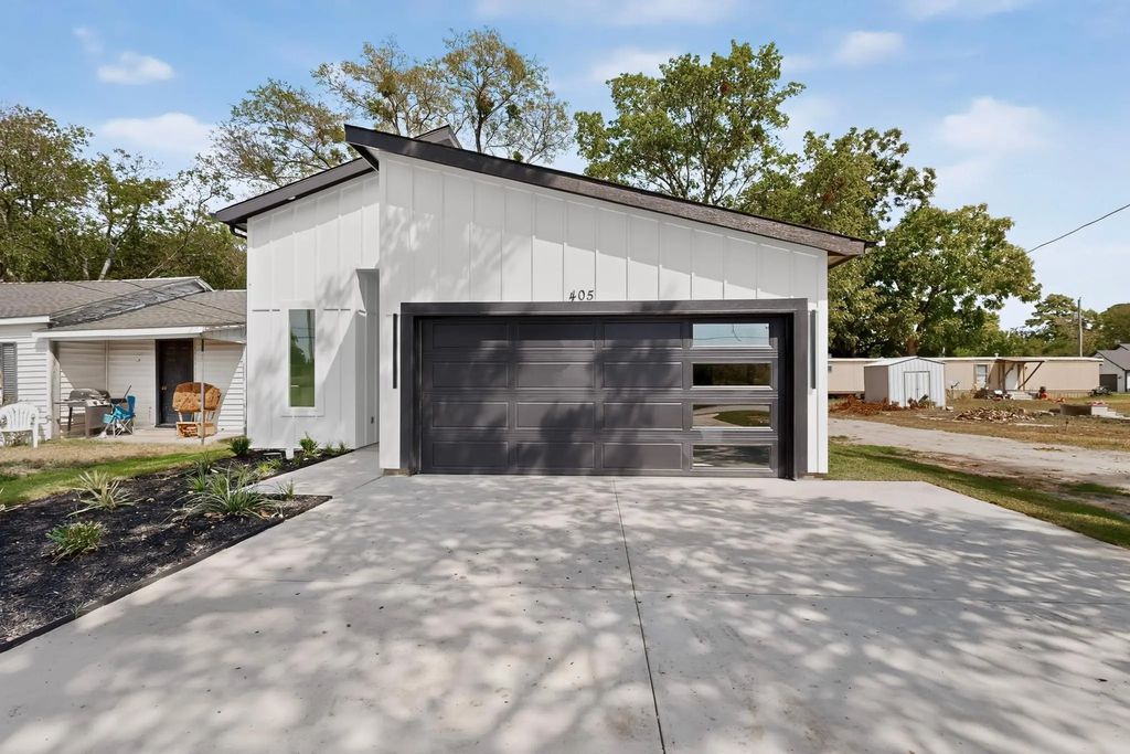 405 Ne Front Street, Edgewood