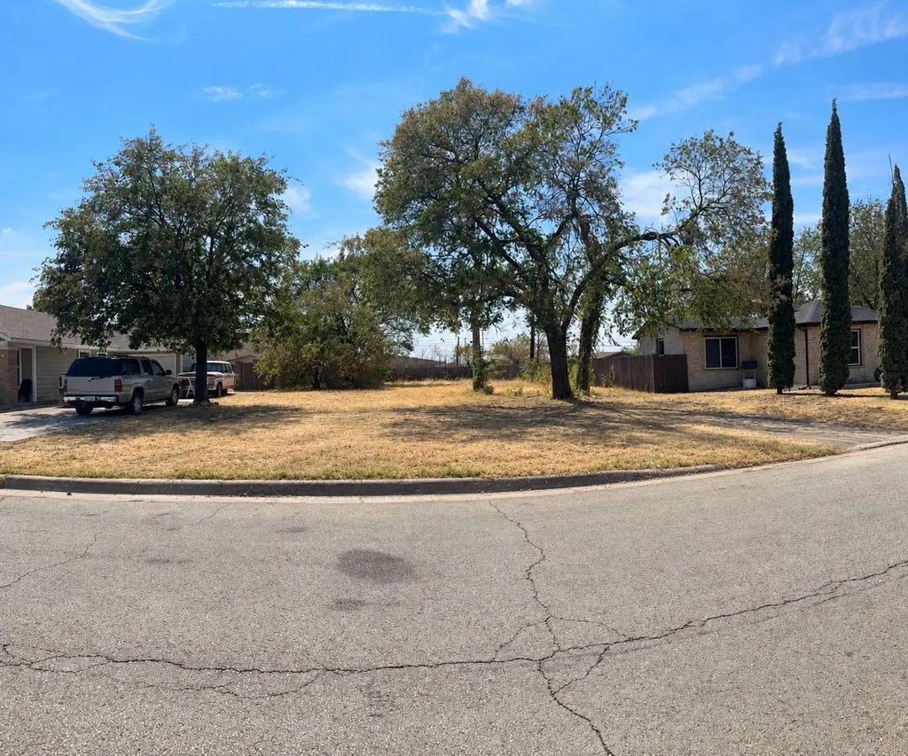 2526 Highcrest Avenue, Fort Worth
