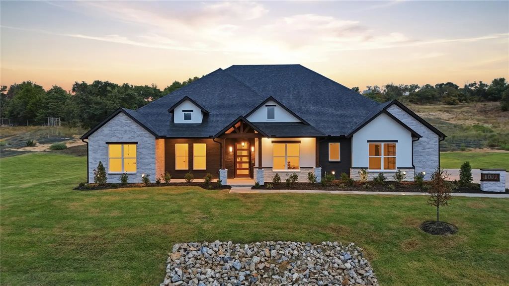 1011 Meadow Wood Terrace, Azle
