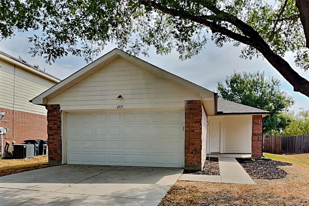 4537 Waterford Drive, Fort Worth