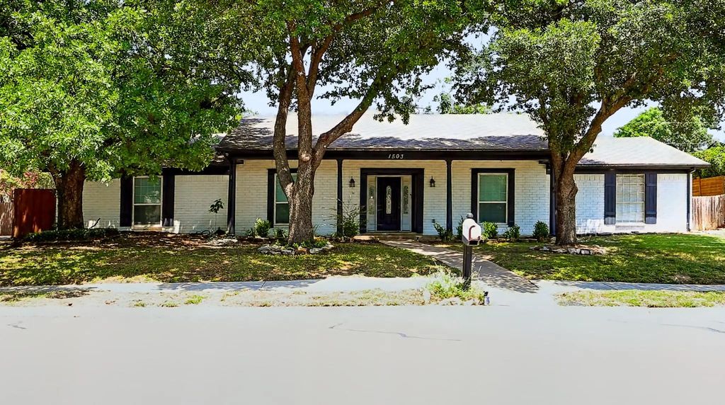 1503 Woodvine Drive, Euless