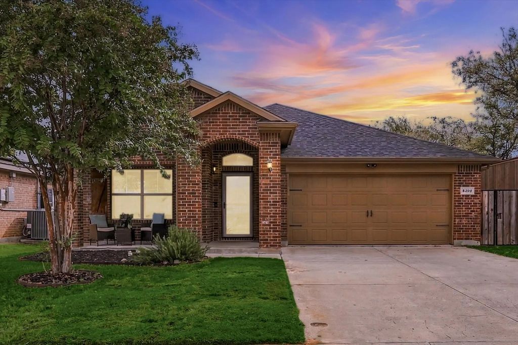 8200 Spotted Doe Drive, Fort Worth
