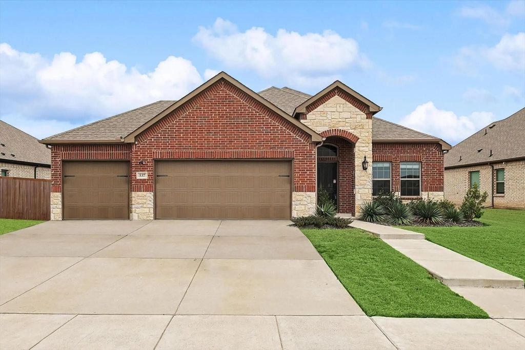 537 Oleander Drive, Royse City