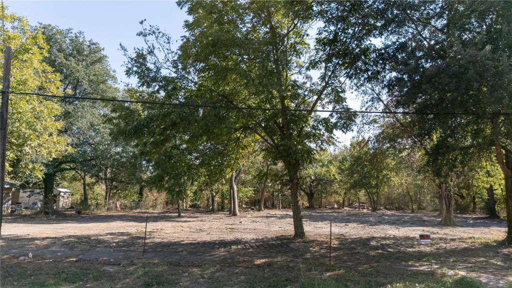 310 A E Main Street, Ladonia