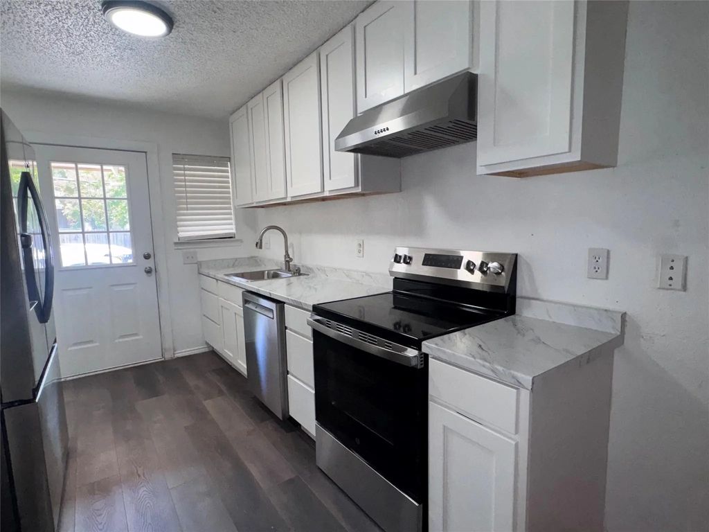 3648 Country Club Drive W, Irving