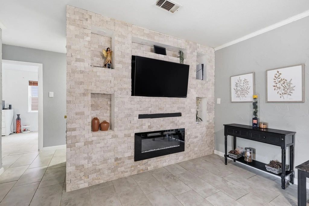 450 Price Drive, Lewisville