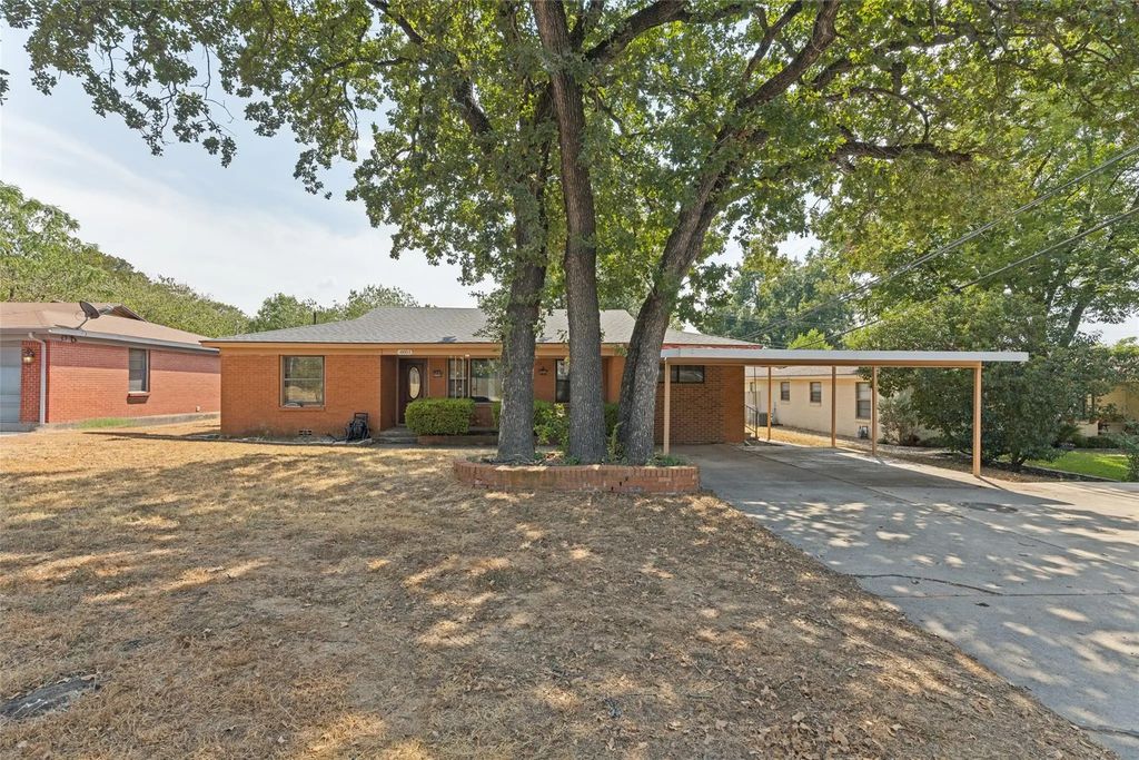 6051 Black Oak Lane, Fort Worth