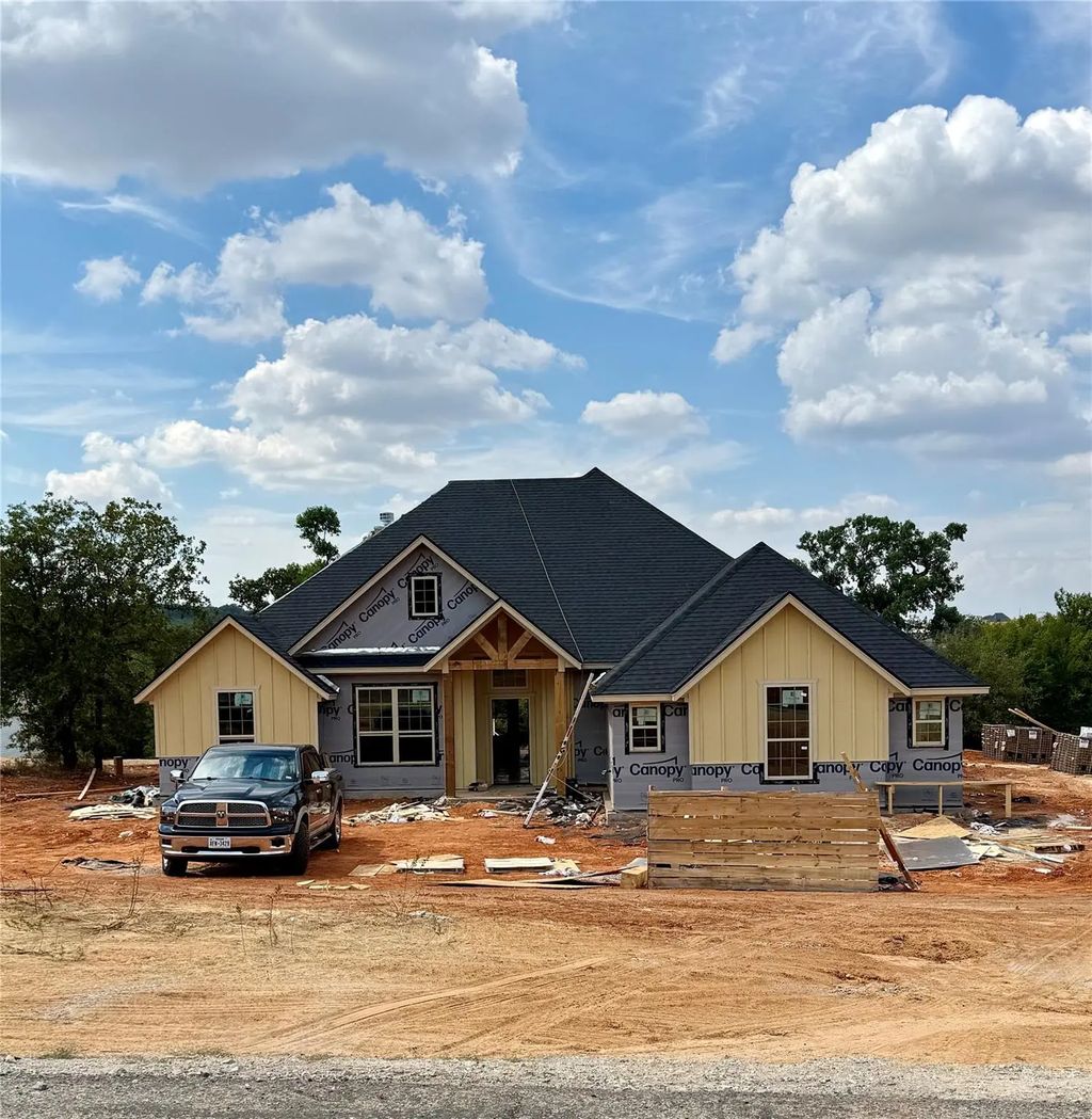 1097 Gonzollas Road, Springtown