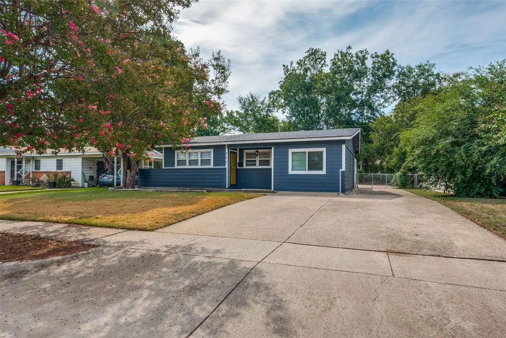 408 E Tucker Boulevard, Arlington