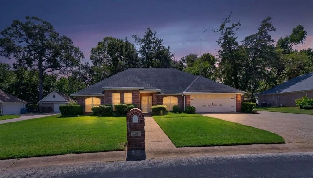 202 Northcreek Drive, Chandler