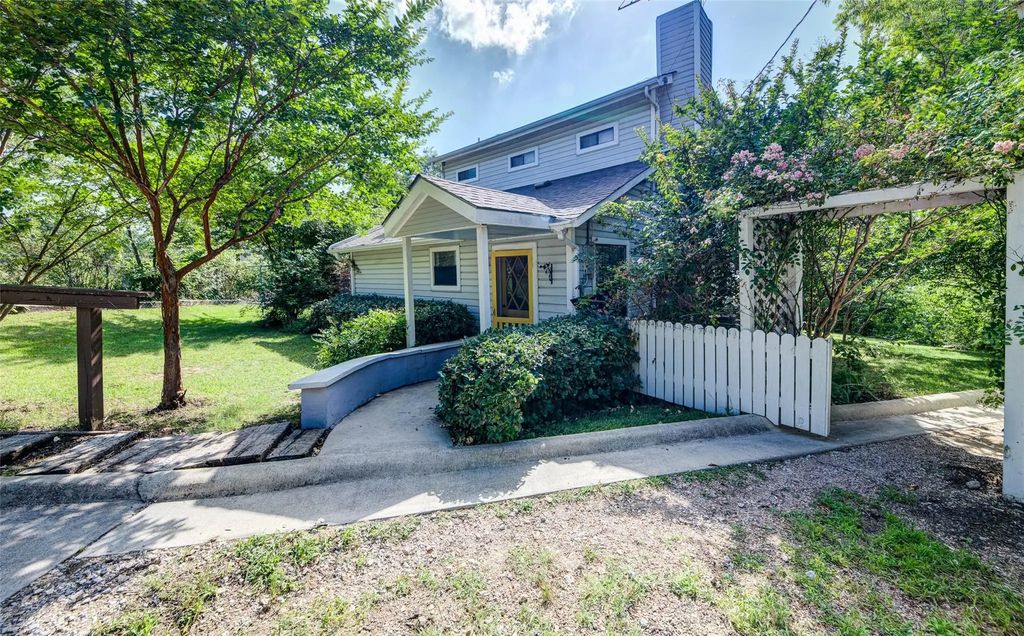 402 Aqua Way, Lake Bridgeport