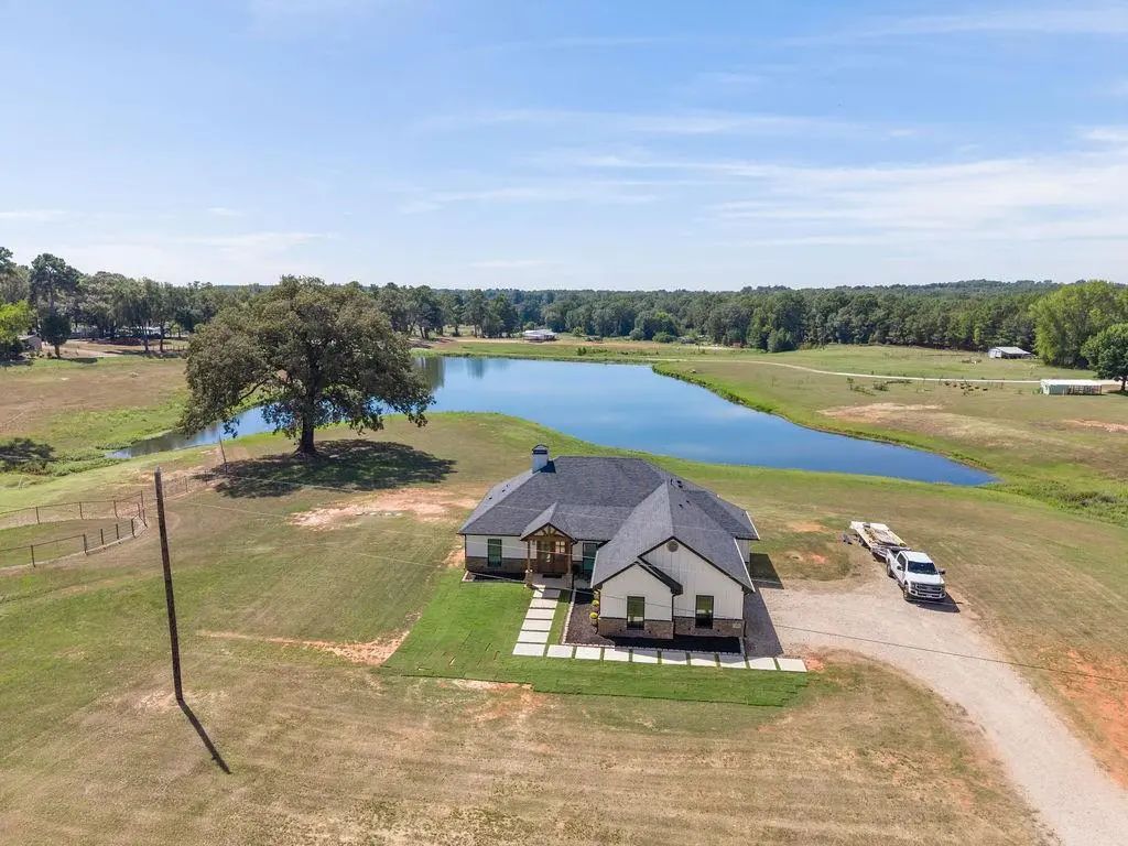 23888 County Road 2110, Troup