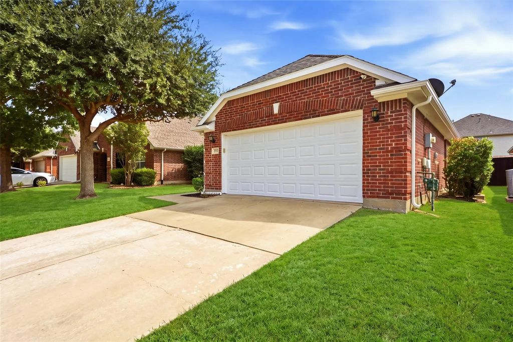717 Creekside Drive, Little Elm