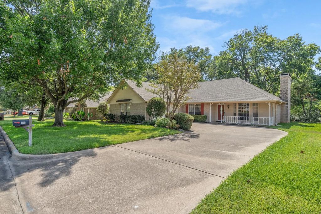 329 Jamie Way, Greenville