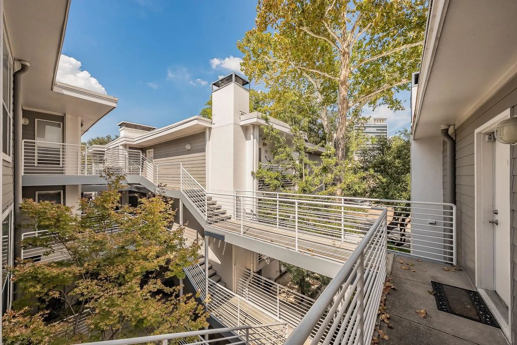 3711 Holland Avenue 303, Dallas