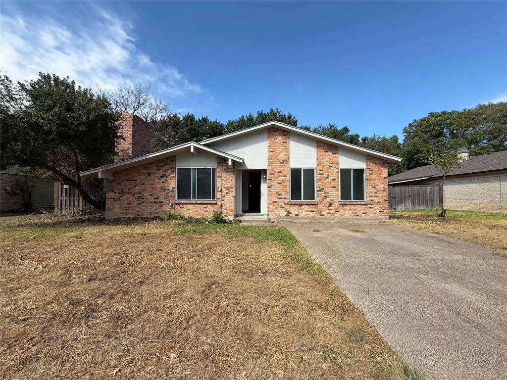 2610 Fallcreek Street, Arlington