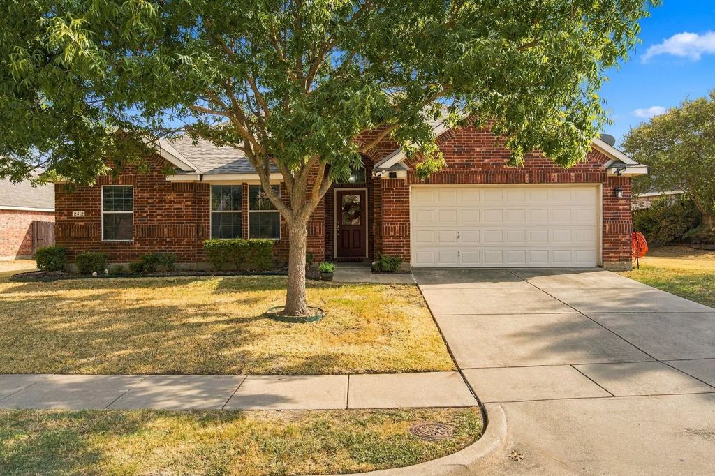2412 Clubhouse Drive, Denton