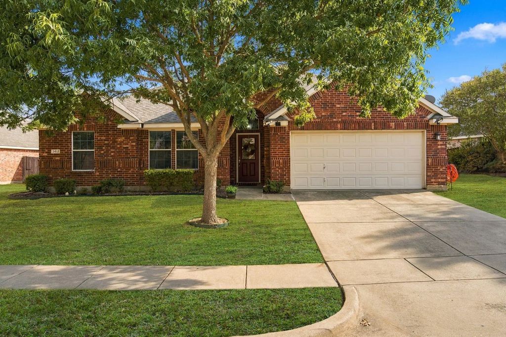 2412 Clubhouse Drive, Denton