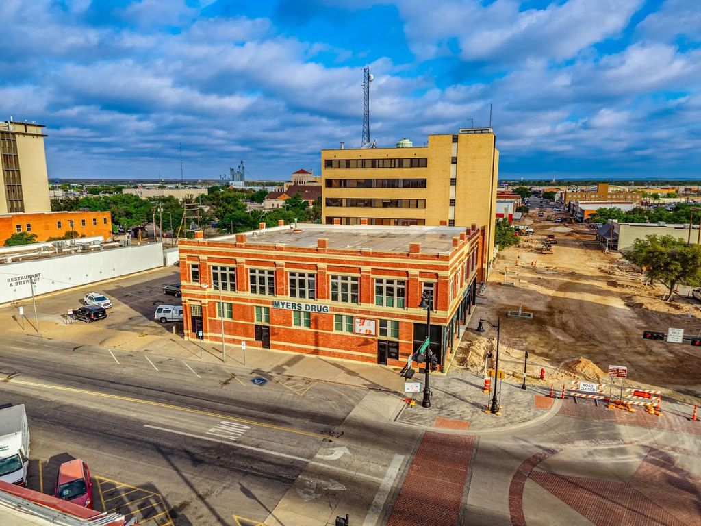 25 S Chadbourne Street, San Angelo