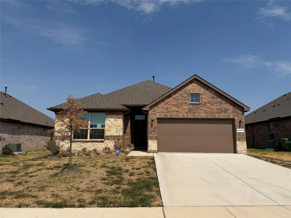 5213 Meadow Lane, Krum