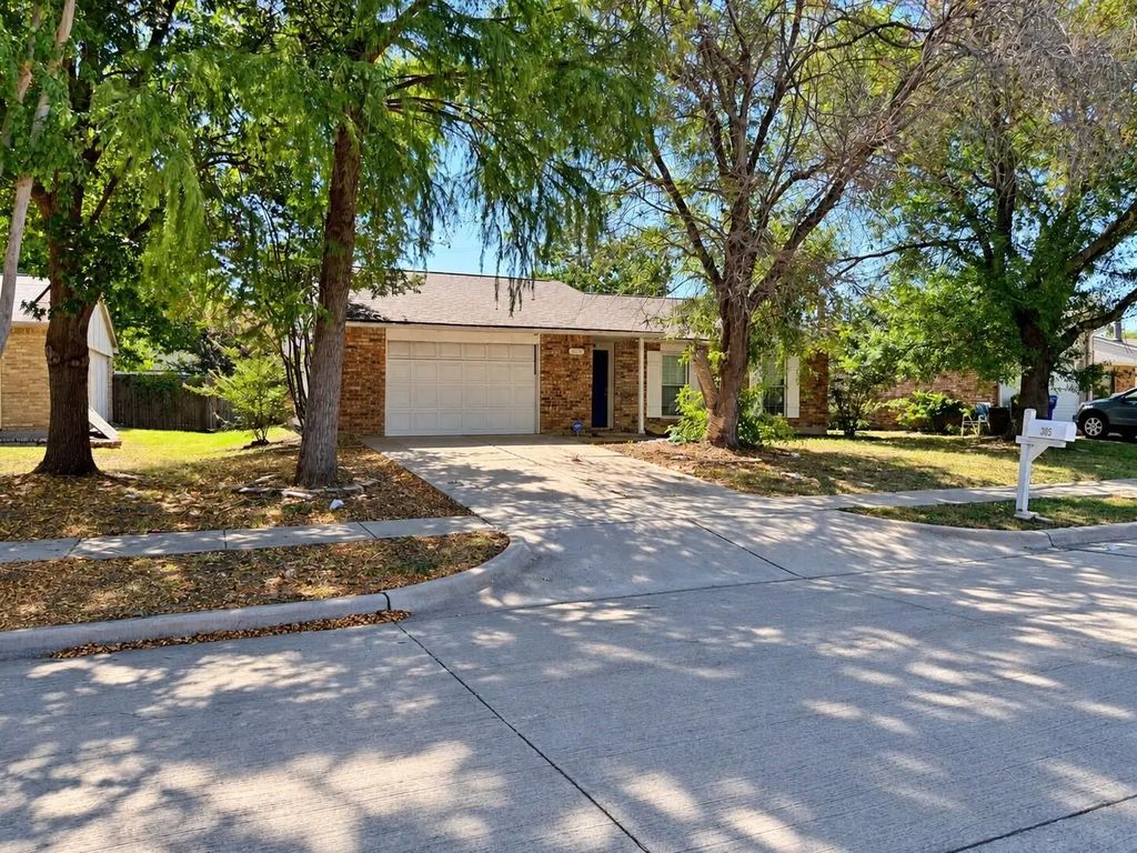 305 S Willow Street, Mansfield