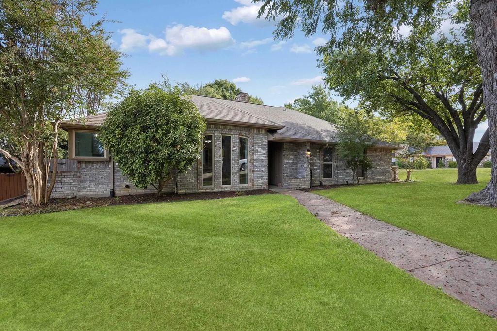3702 Elmcrest Circle, Garland