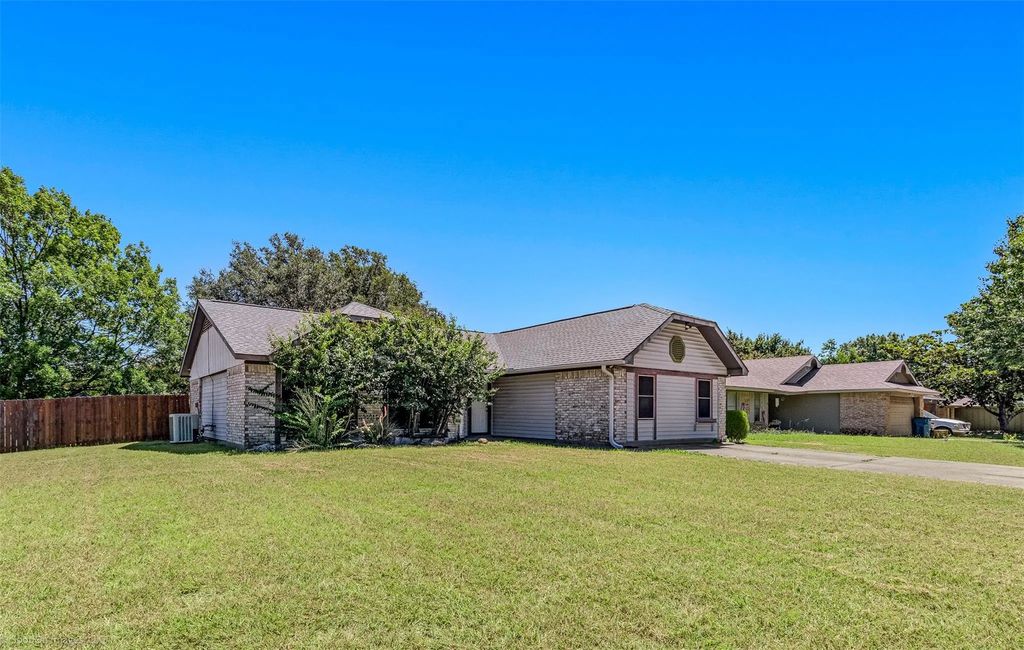 214 Mapleridge Drive, Rockwall