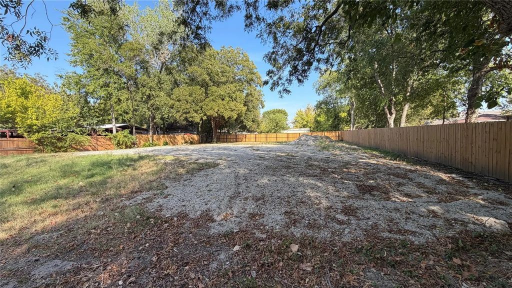 307 S Rike Street, Farmersville