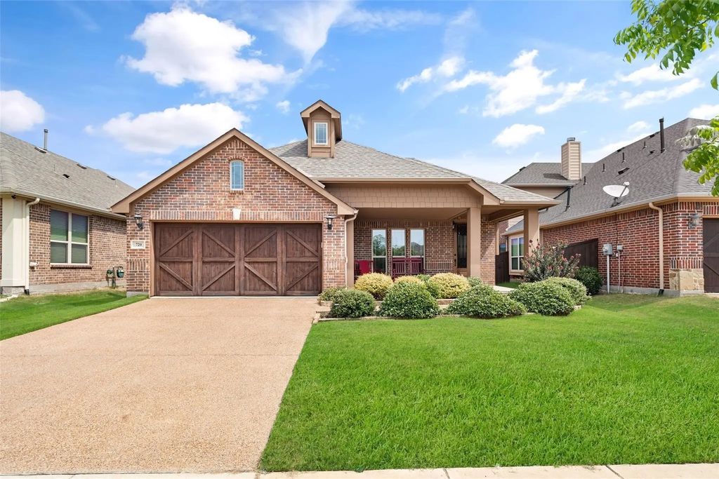 720 Marietta Lane, Aubrey