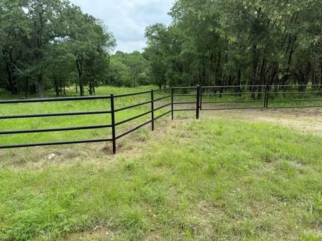 2570 Randell Lake Road, Denison