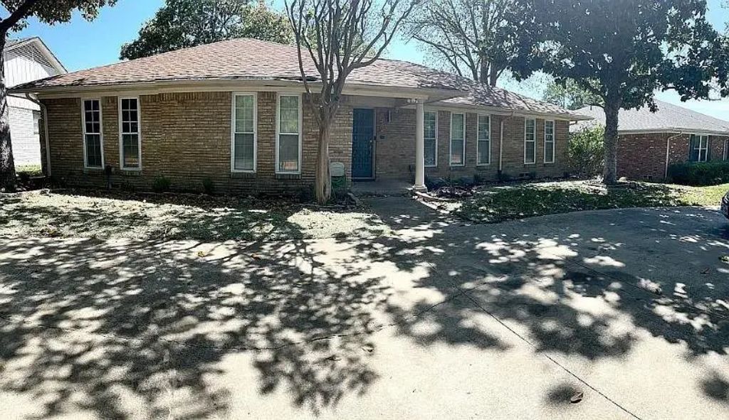 9406 Hunters Creek Drive, Dallas