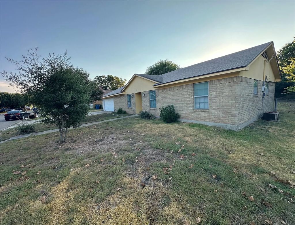 713 Rolling Hills Drive, Hewitt