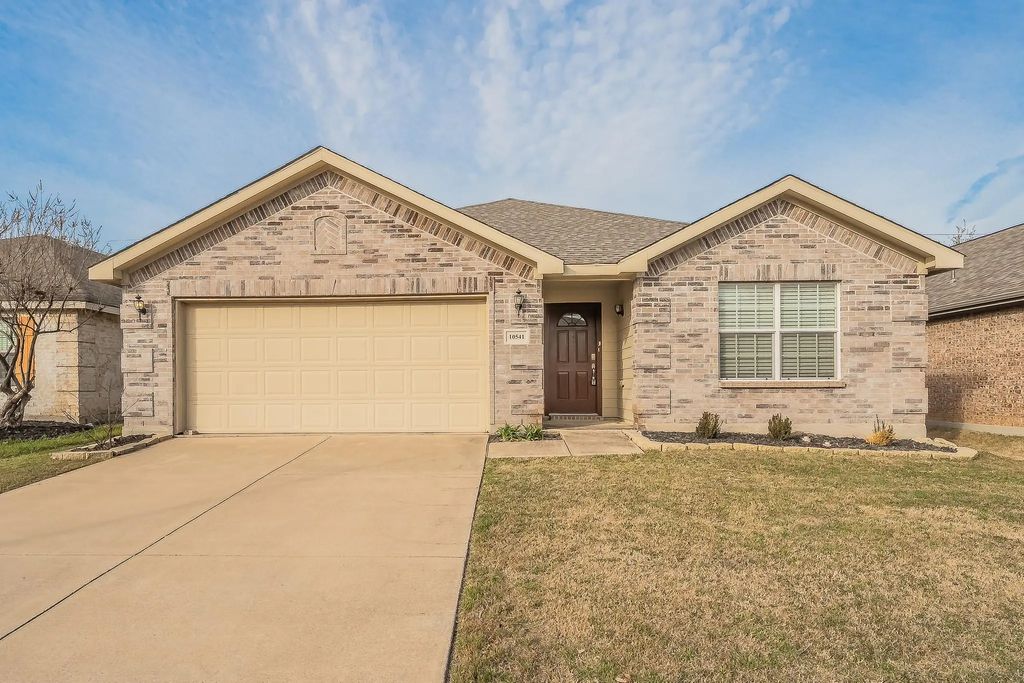 10541 Rising Knoll Lane, Fort Worth