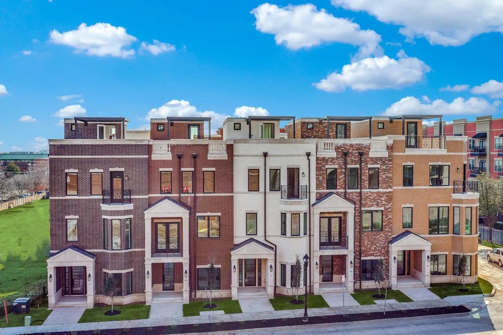250 E Dallas Street 127, Grapevine