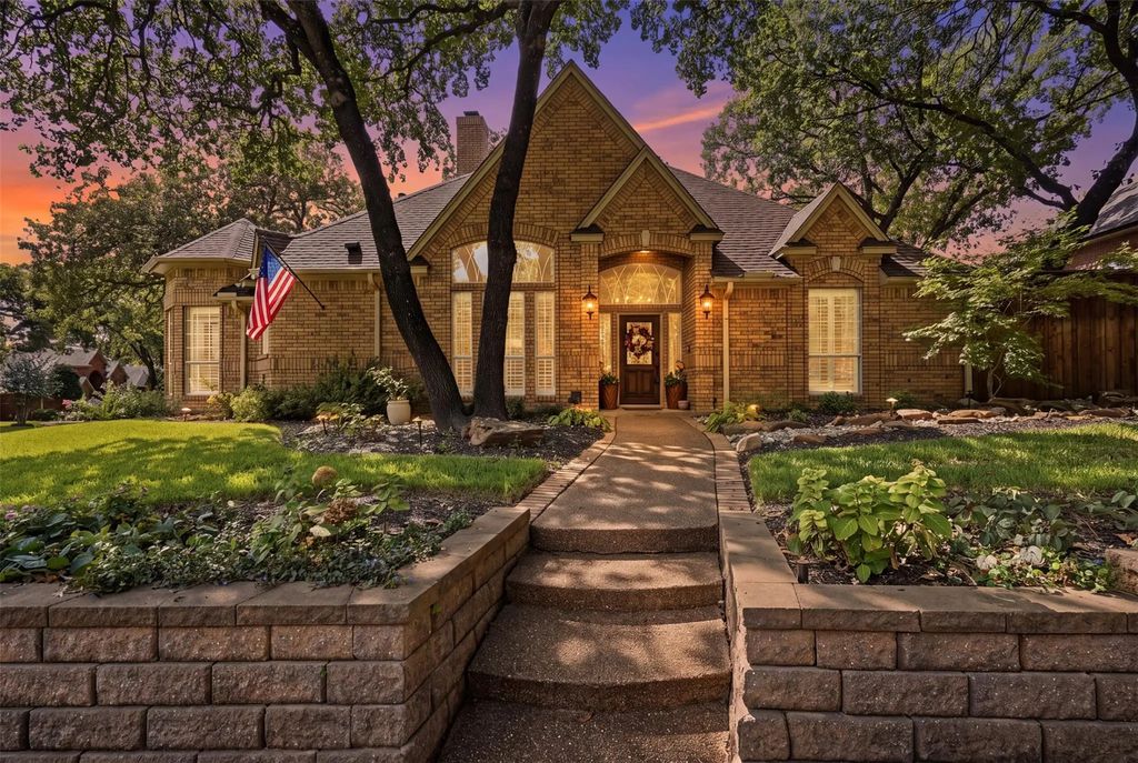 924 Ridge Court, Keller