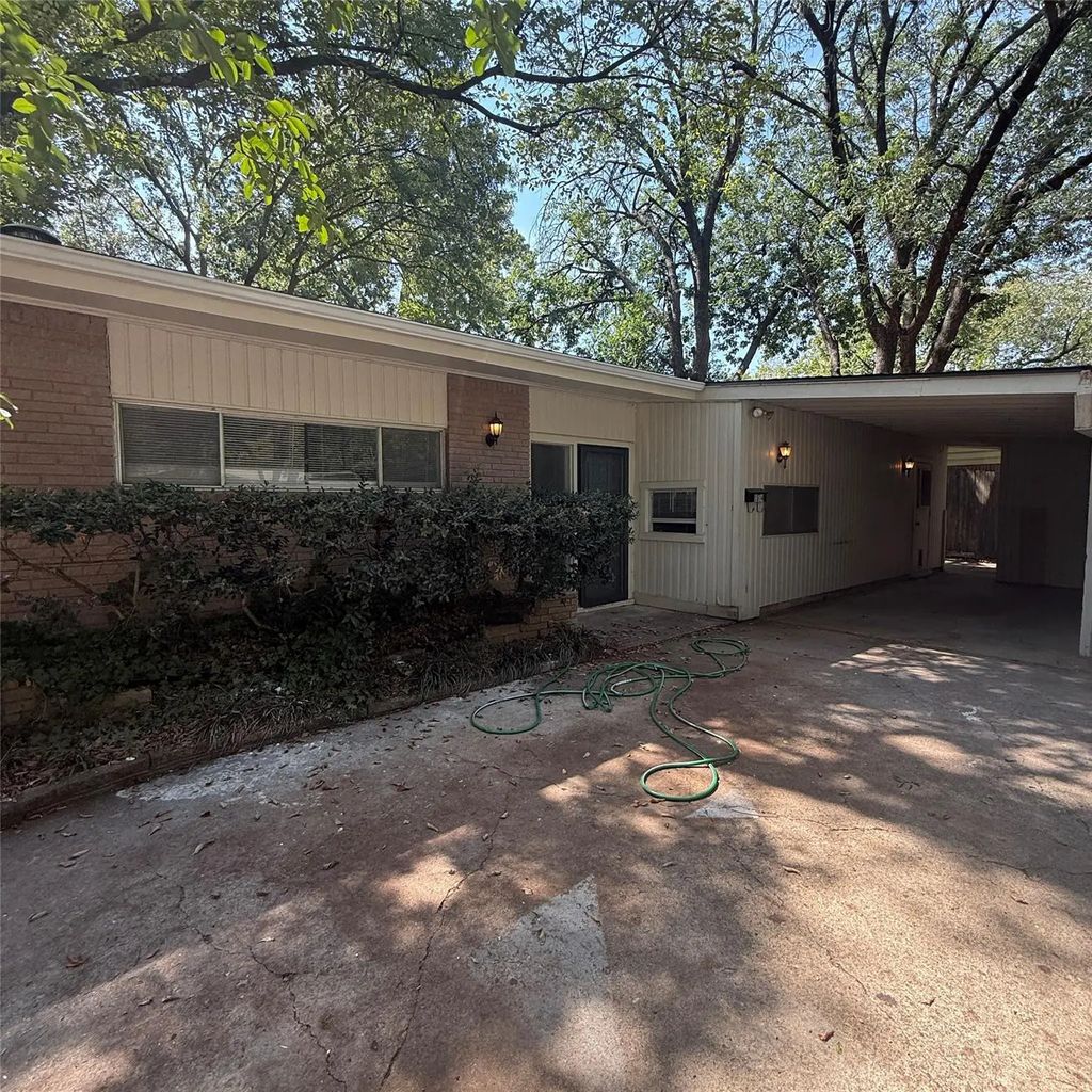 1514 Camellia Drive, Arlington