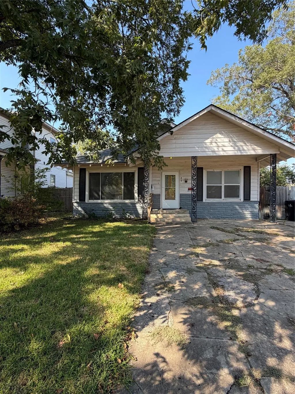 619 W Owing Street, Denison