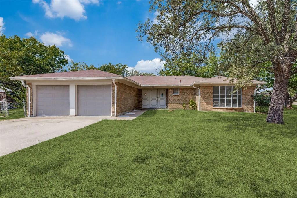 125 N Jessup Street, Alvarado