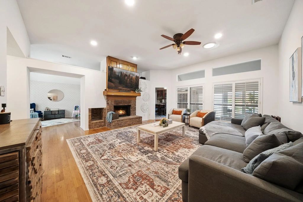 1633 Crosshaven Drive, Lewisville