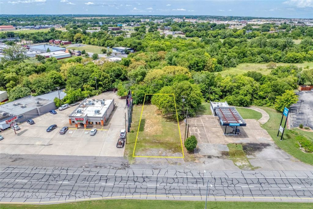 2012 Texoma Parkway, Sherman