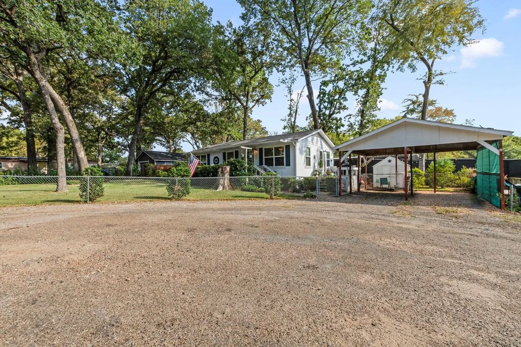 303 S Bay Circle, Mabank