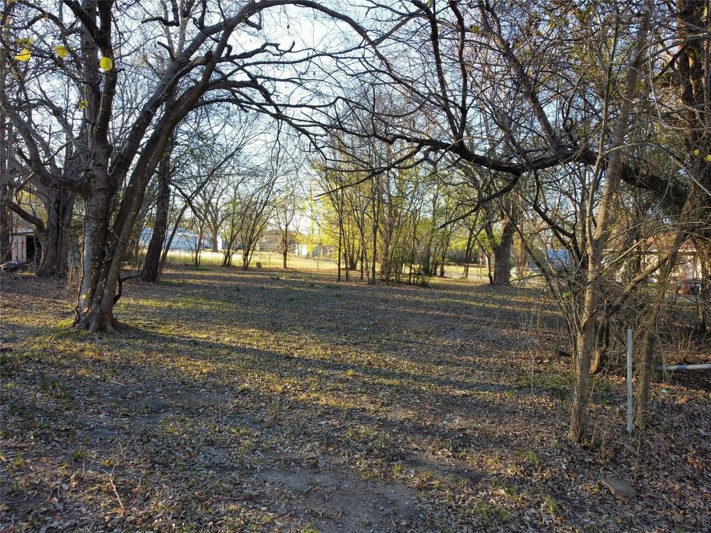 330 E Waco Avenue, Cooper
