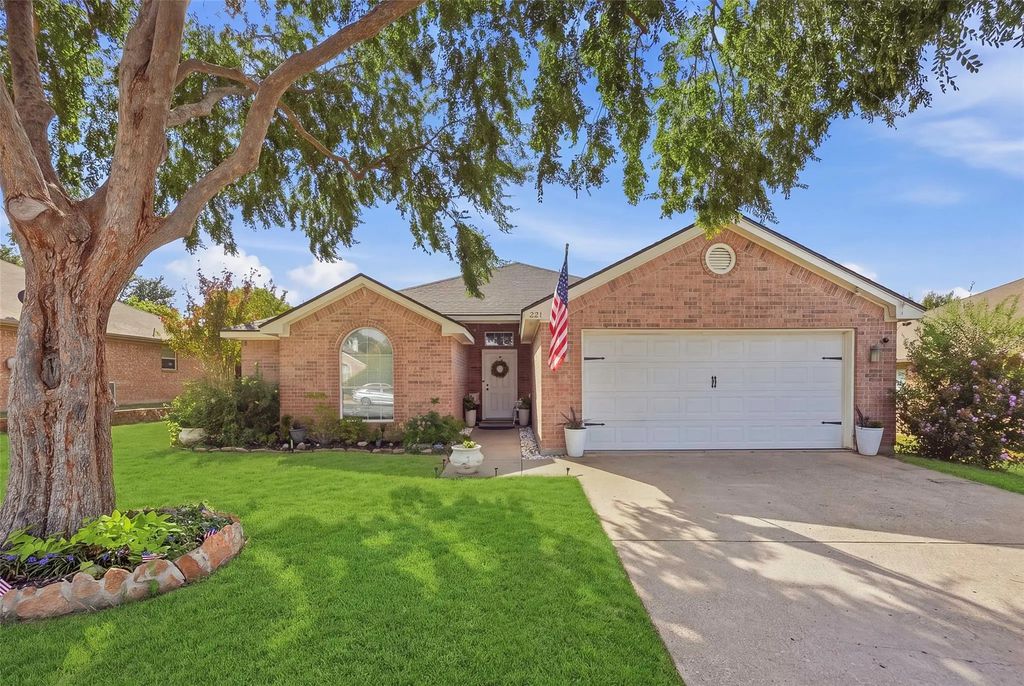 221 Whitestone Way, Weatherford