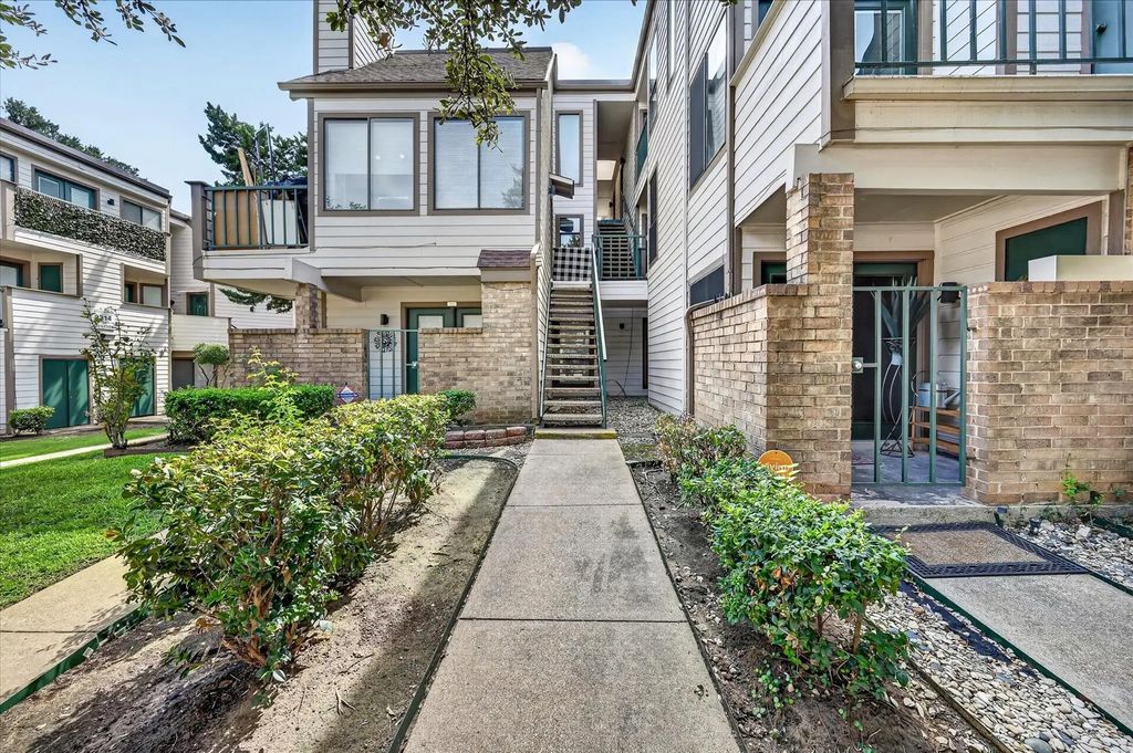 2311 Balsam Drive H213, Arlington